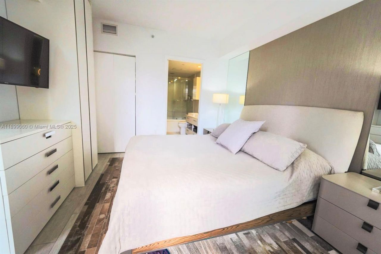 55 SW 9th St, Unit 1001, Miami, FL 33130 Photo