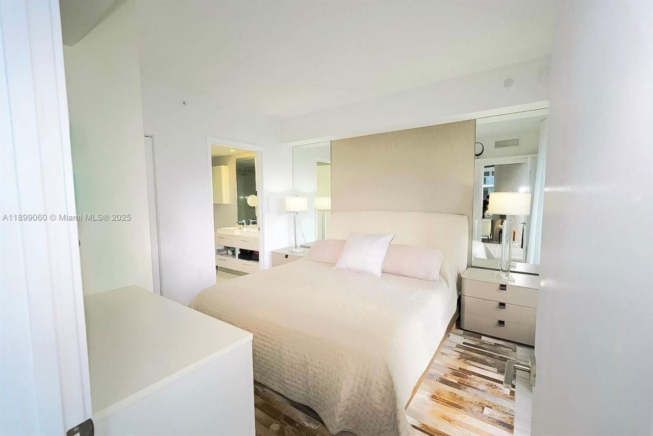 55 SW 9th St, Unit 1001, Miami, FL 33130 Photo