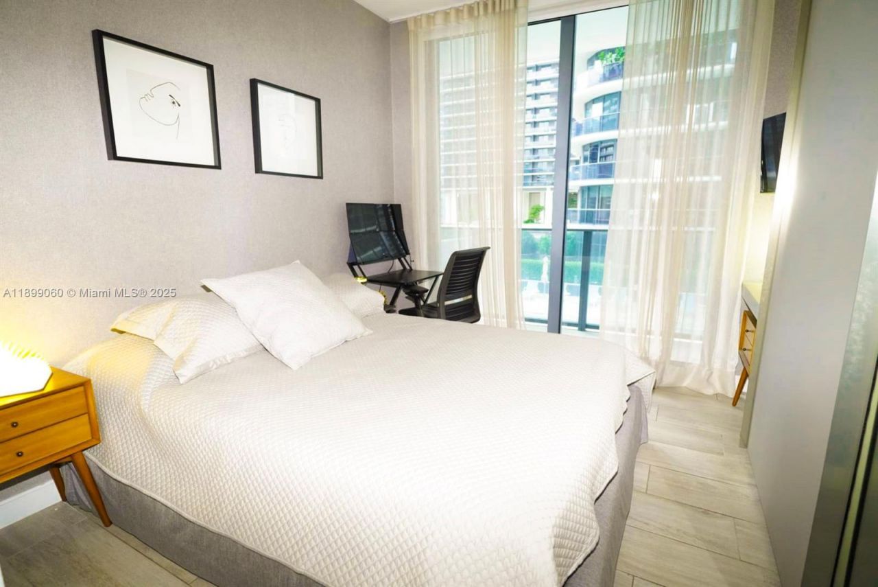 55 SW 9th St, Unit 1001, Miami, FL 33130 Photo