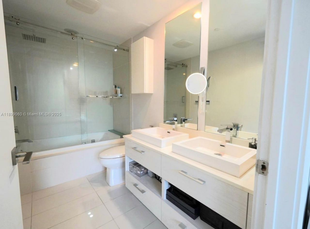 55 SW 9th St, Unit 1001, Miami, FL 33130 Photo