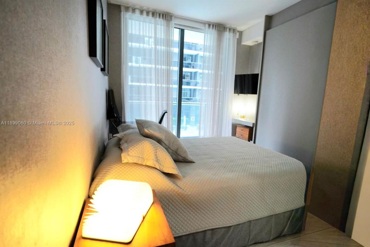 55 SW 9th St, Unit 1001, Miami, FL 33130 Photo