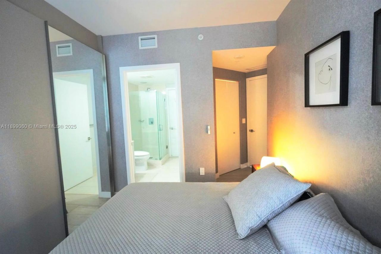 55 SW 9th St, Unit 1001, Miami, FL 33130 Photo