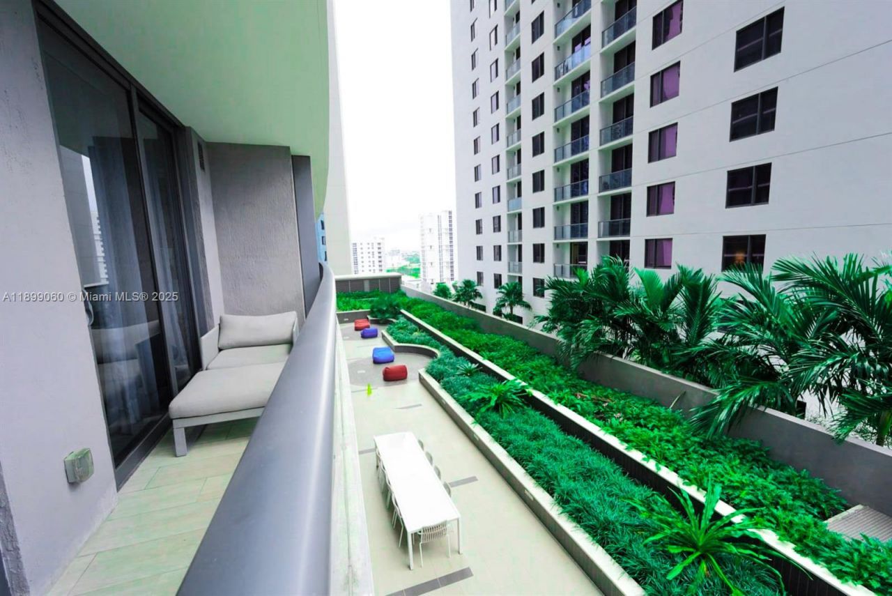 55 SW 9th St, Unit 1001, Miami, FL 33130 Photo