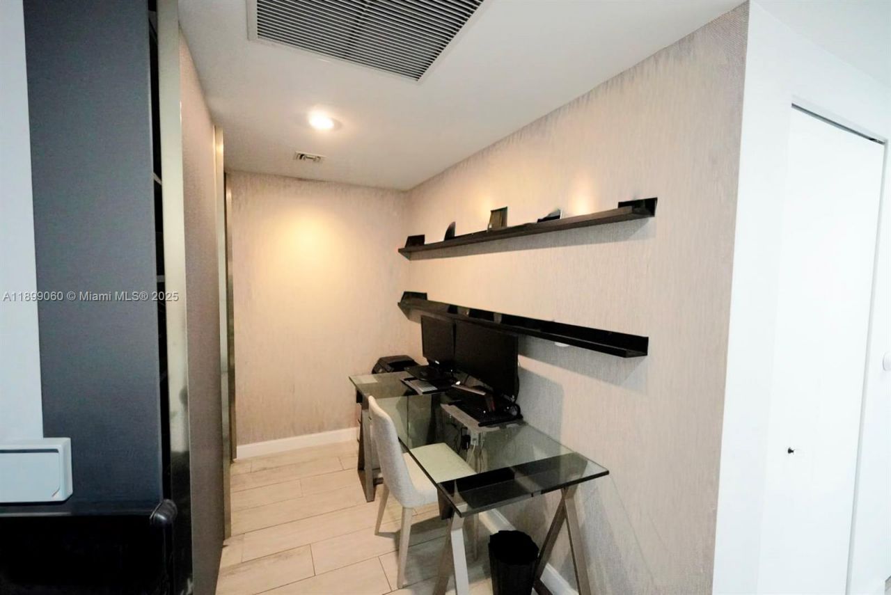 55 SW 9th St, Unit 1001, Miami, FL 33130 Photo