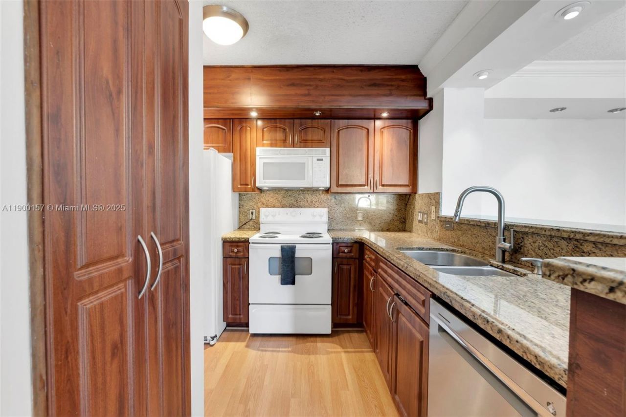 1900 Van Buren St, Unit 206B, Hollywood, FL 33020 Photo