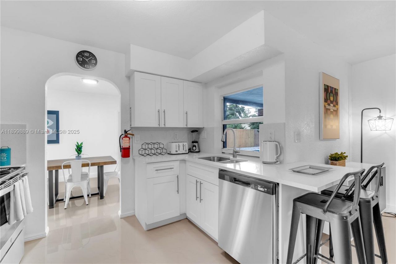 3961 NW 34th Ave, Lauderdale Lakes, FL 33309 Photo