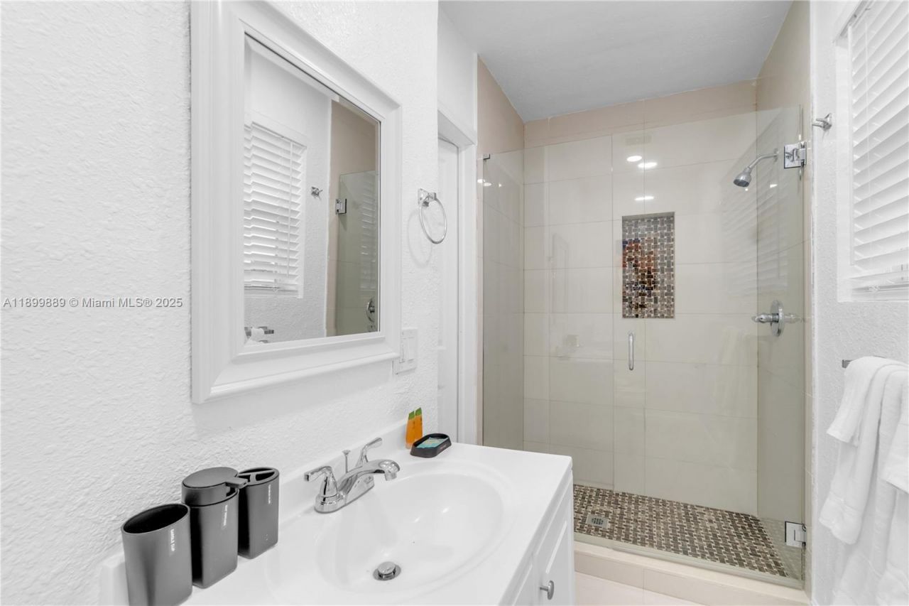 3961 NW 34th Ave, Lauderdale Lakes, FL 33309 Photo