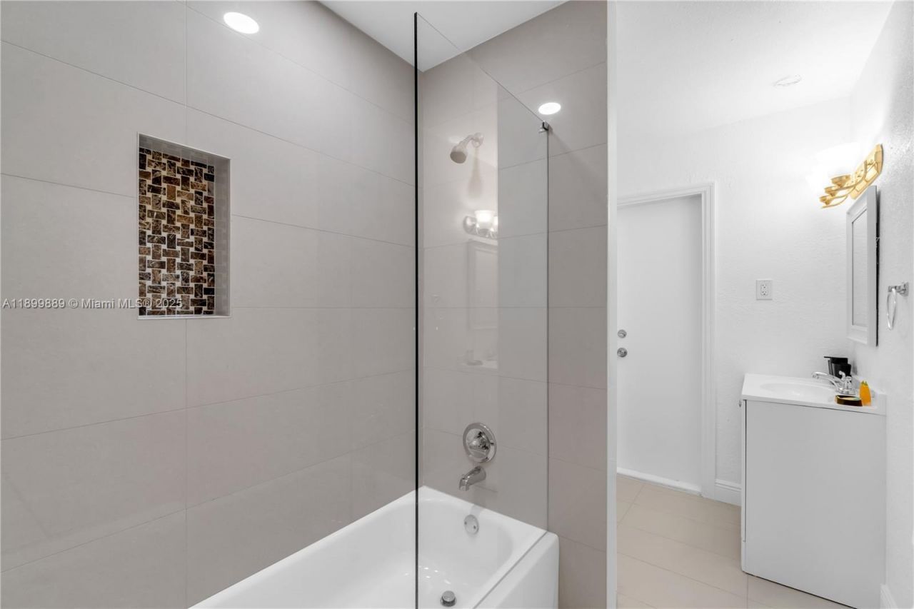 3961 NW 34th Ave, Lauderdale Lakes, FL 33309 Photo