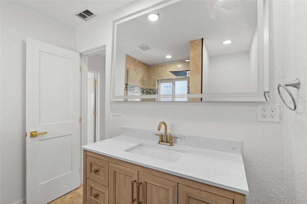 4681 Shore Acres Boulevard Ne, Saint Petersburg, FL 33703 Photo