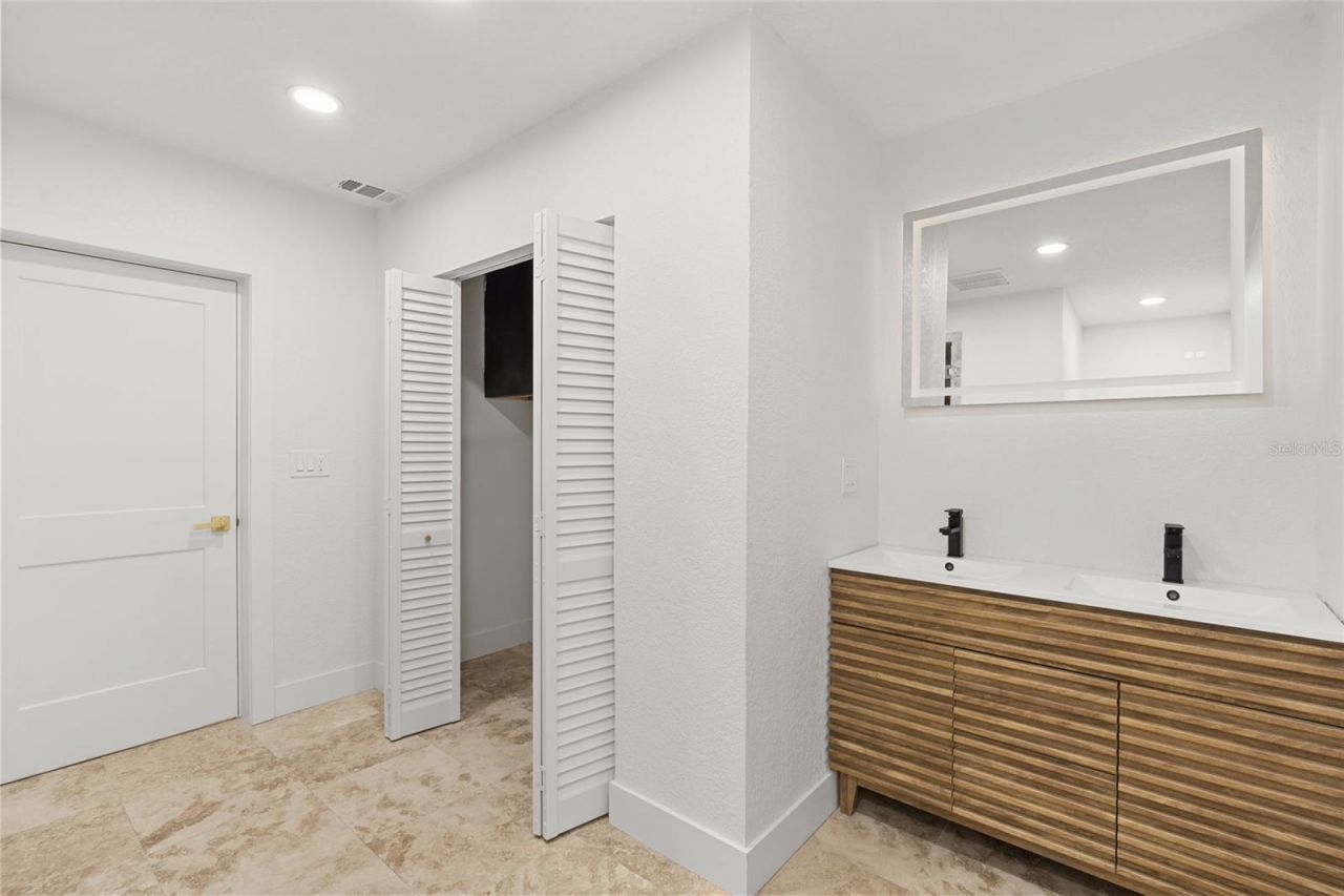 4681 Shore Acres Boulevard Ne, Saint Petersburg, FL 33703 Photo