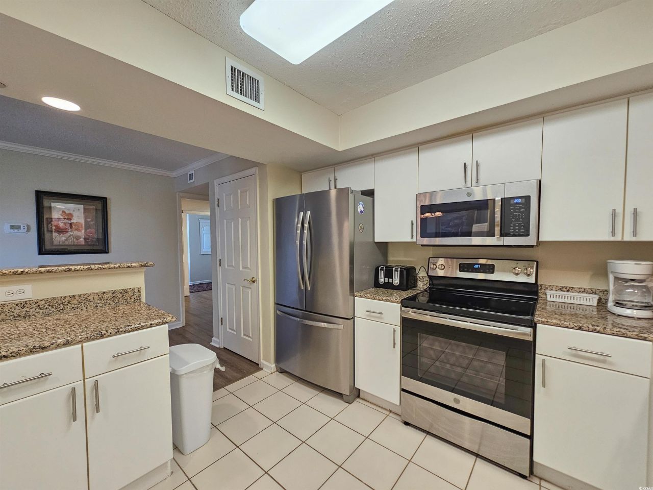 8560 Queensway Blvd. Photo 12