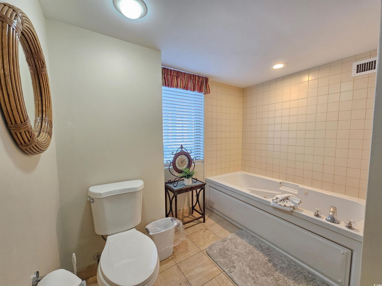 8560 Queensway Blvd. Photo 20