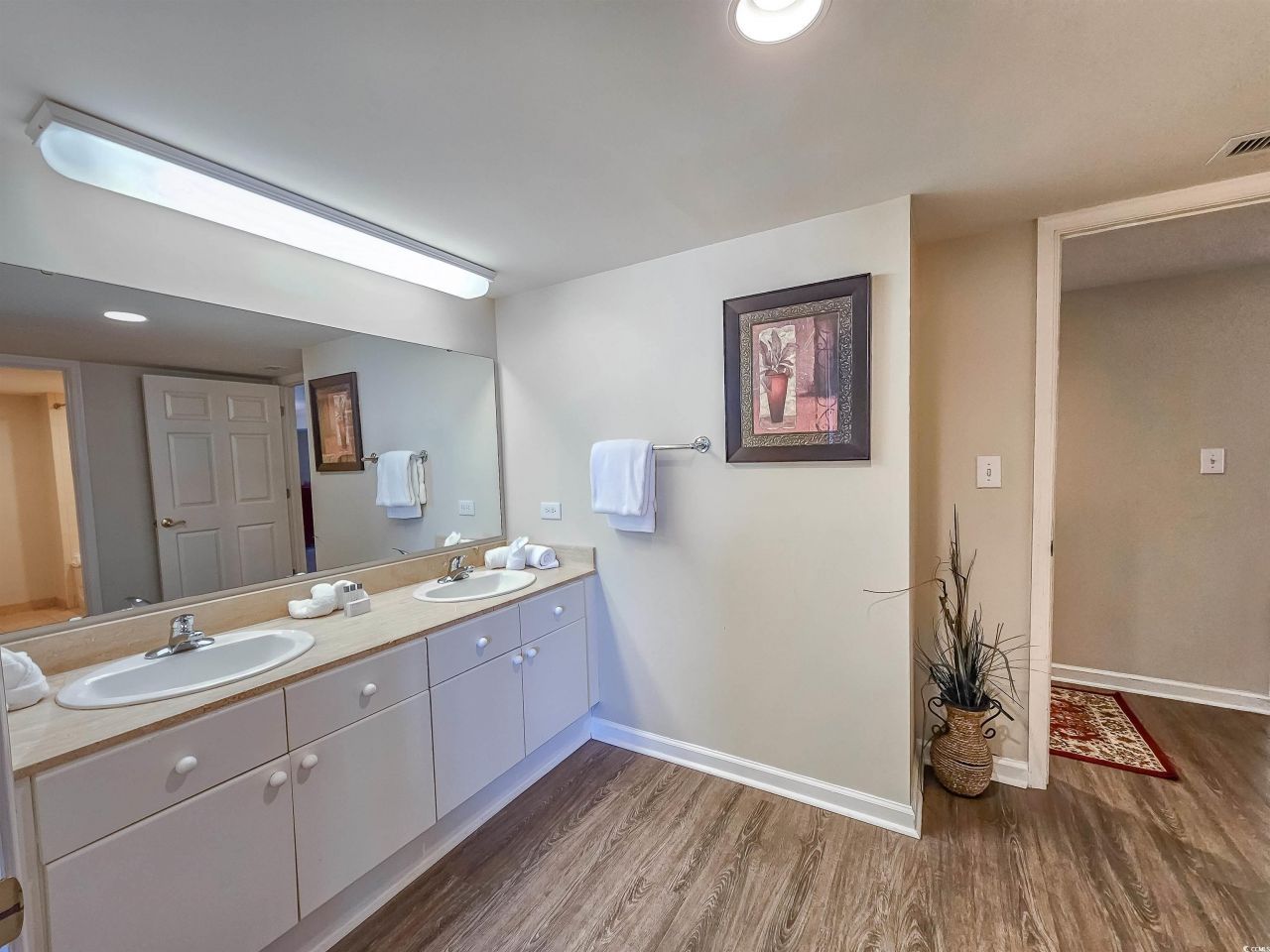 8560 Queensway Blvd. Photo 34