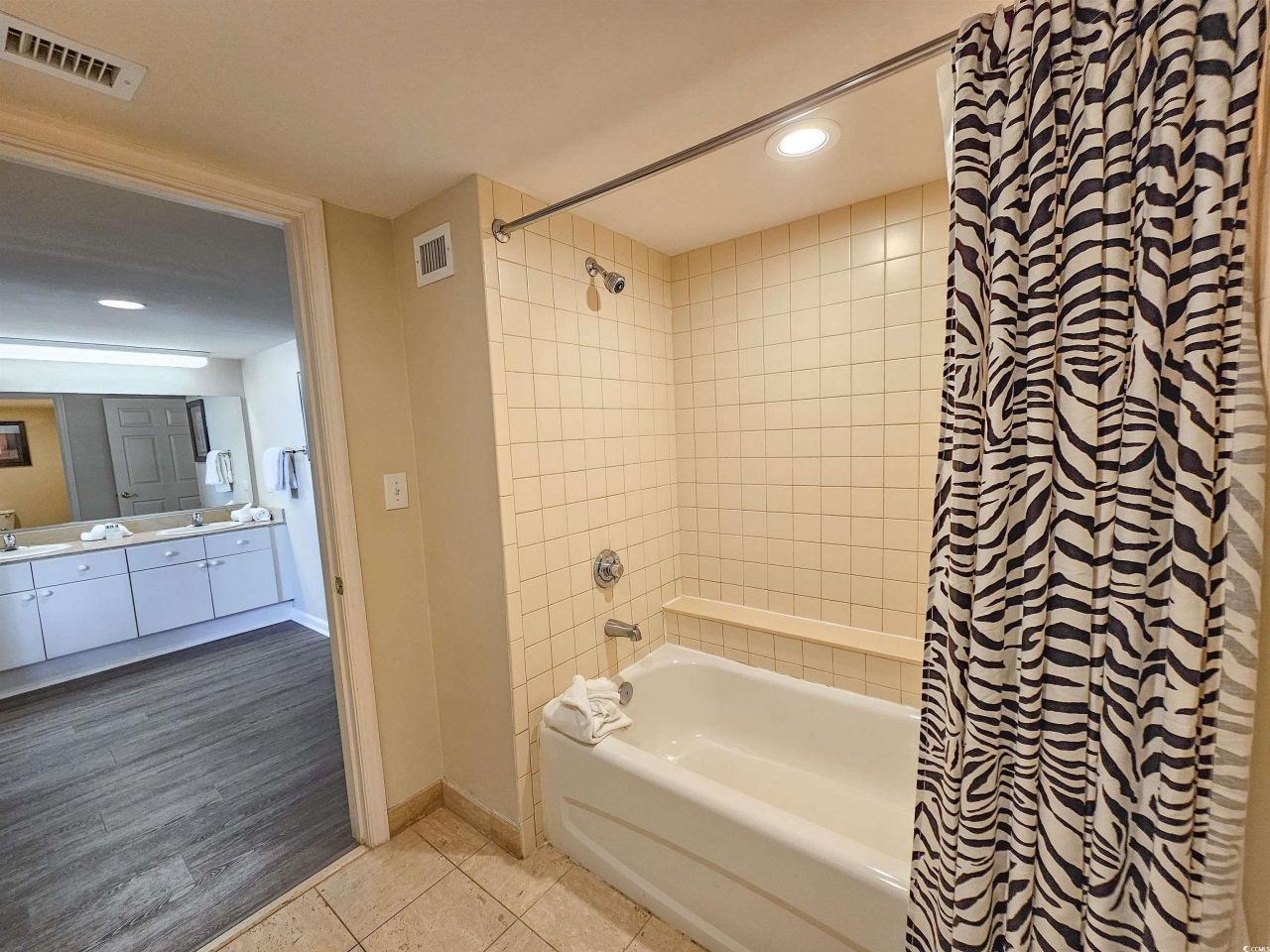 8560 Queensway Blvd. Photo 35