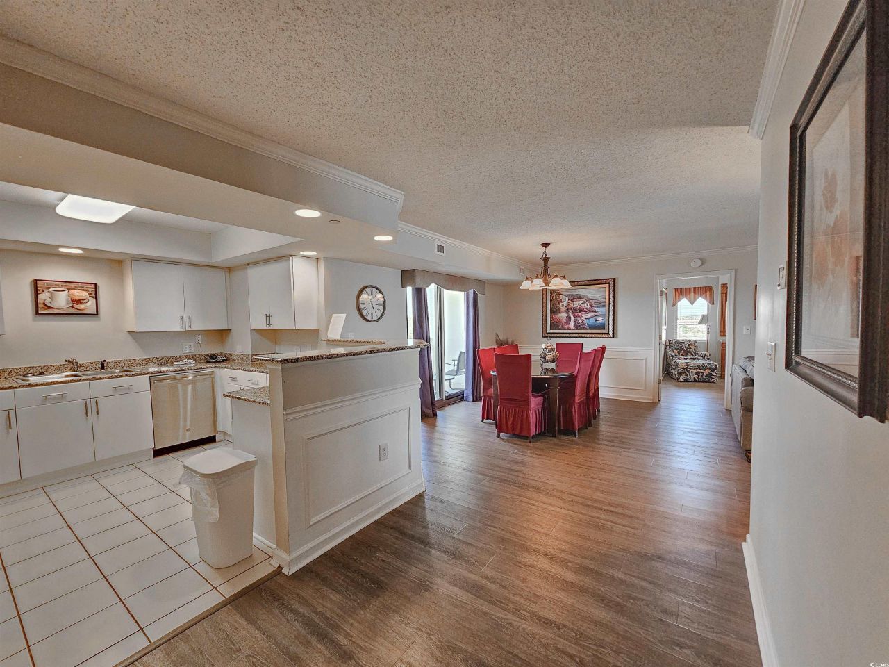 8560 Queensway Blvd. Photo 9