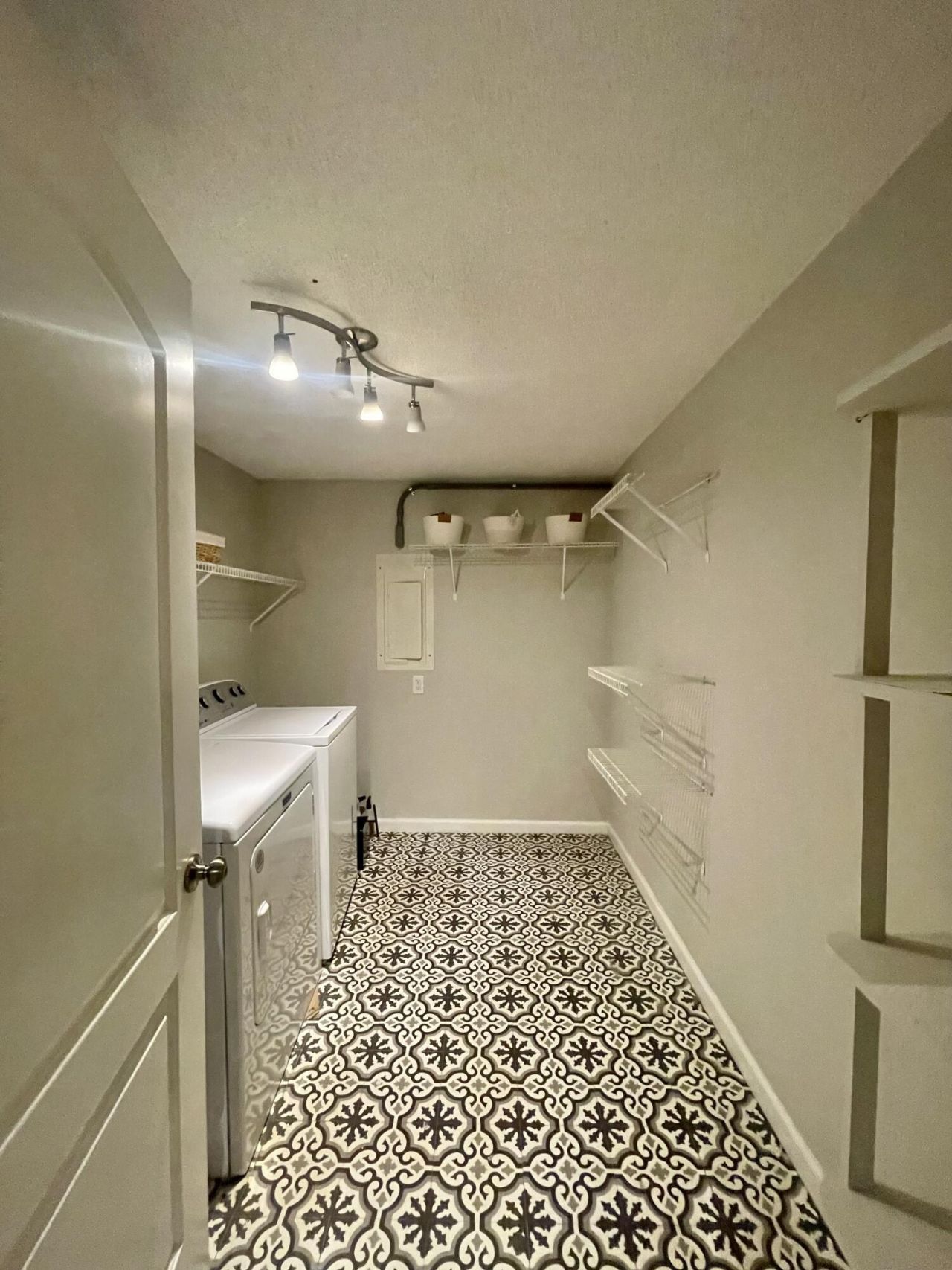 677 Buckhall Court Photo 11