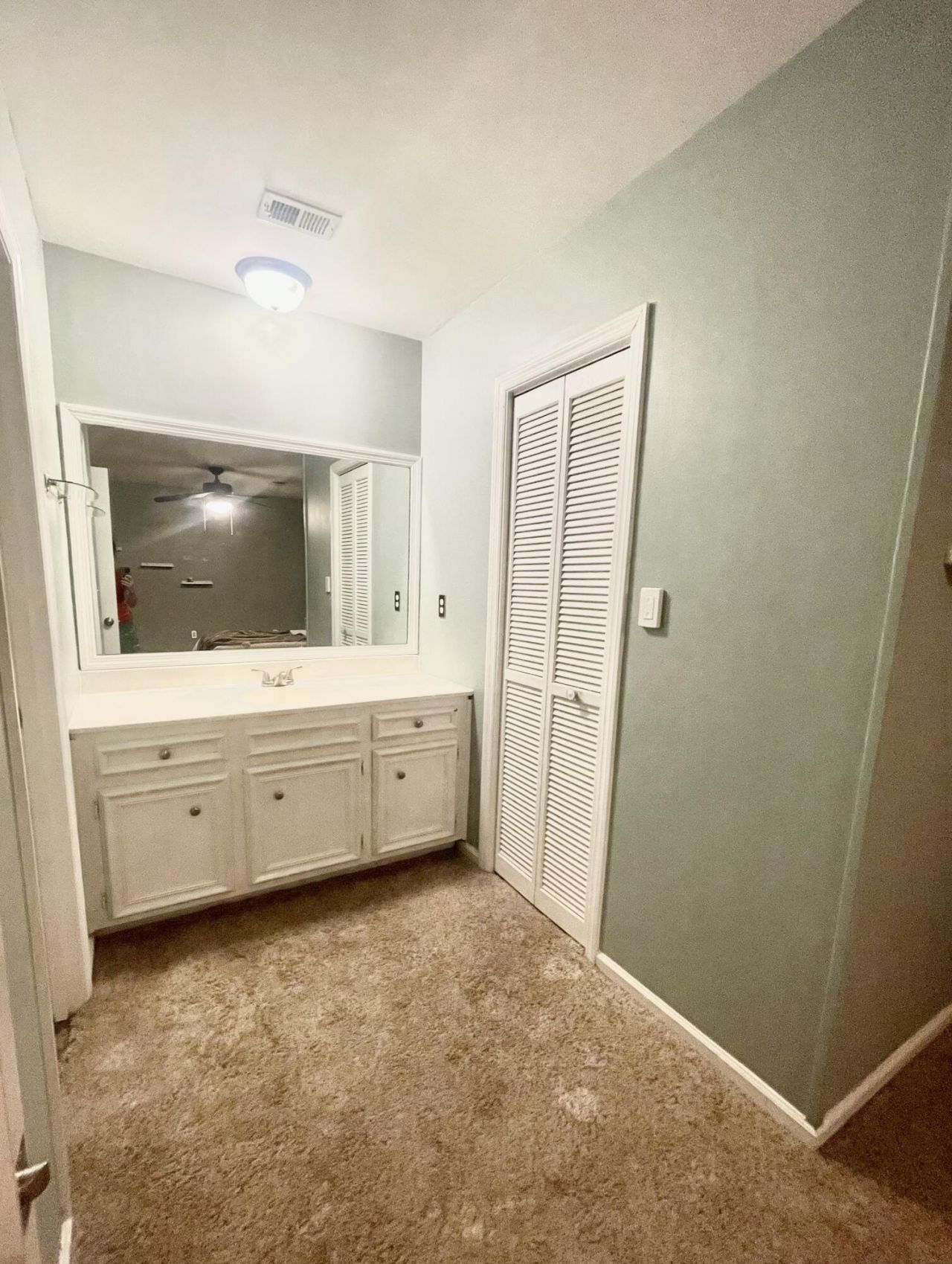 677 Buckhall Court Photo 4