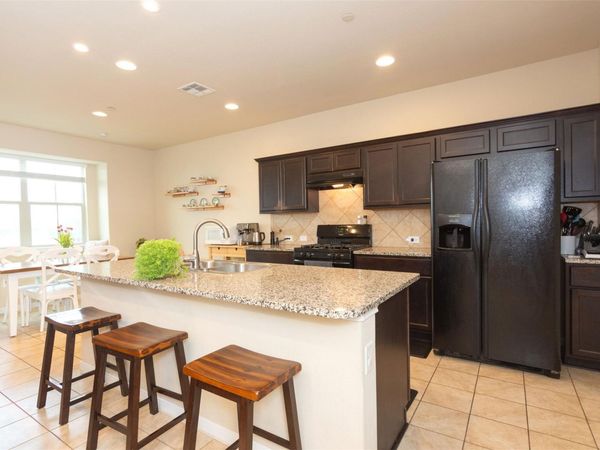 2880 Donnell DR, Unit 2203, Round Rock, TX 78664