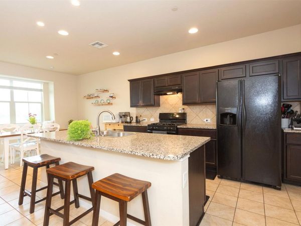 2880 Donnell DR, Unit 2203, Round Rock, TX 78664