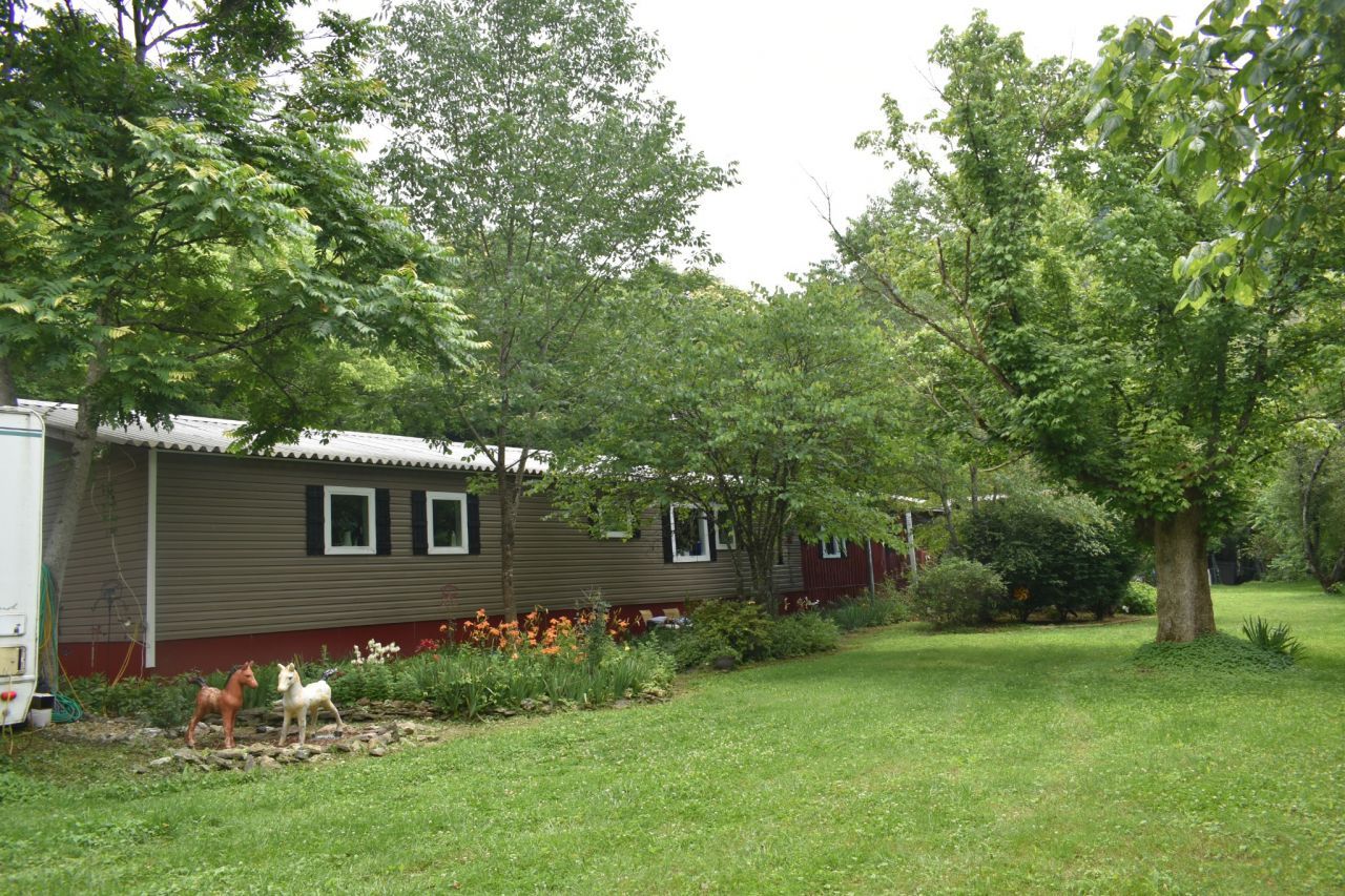 4 Nascar Ln, Pleasant Shade, TN 37145 Main Photo