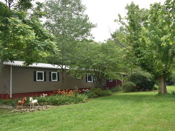4 Nascar Ln, Pleasant Shade, TN 37145