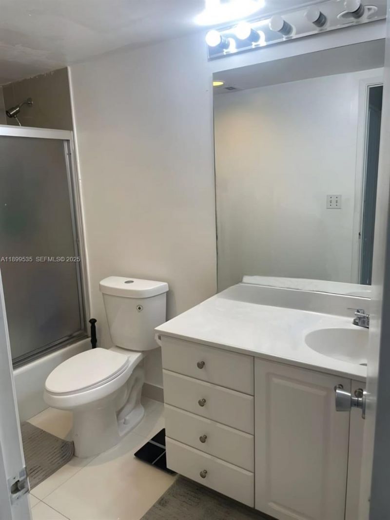 19390 Collins Ave, Unit 525, Sunny Isles Beach, FL 33160 Photo