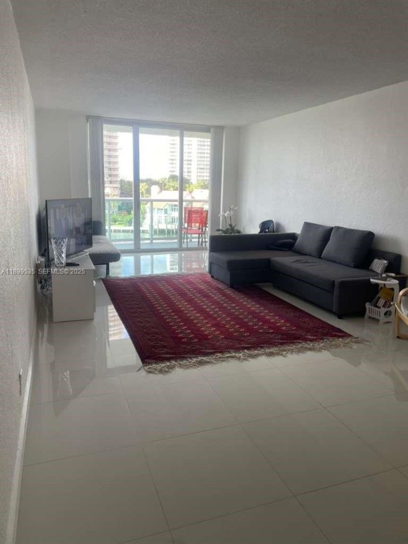 19390 Collins Ave, Unit 525, Sunny Isles Beach, FL 33160 Photo