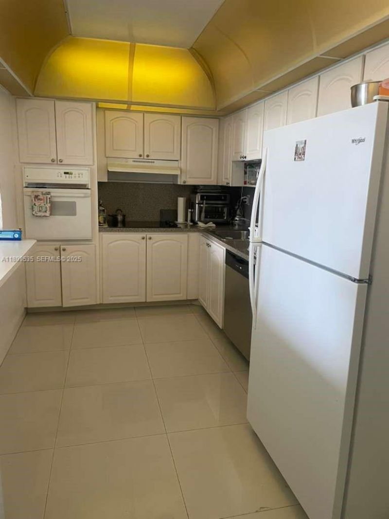 19390 Collins Ave, Unit 525, Sunny Isles Beach, FL 33160 Photo