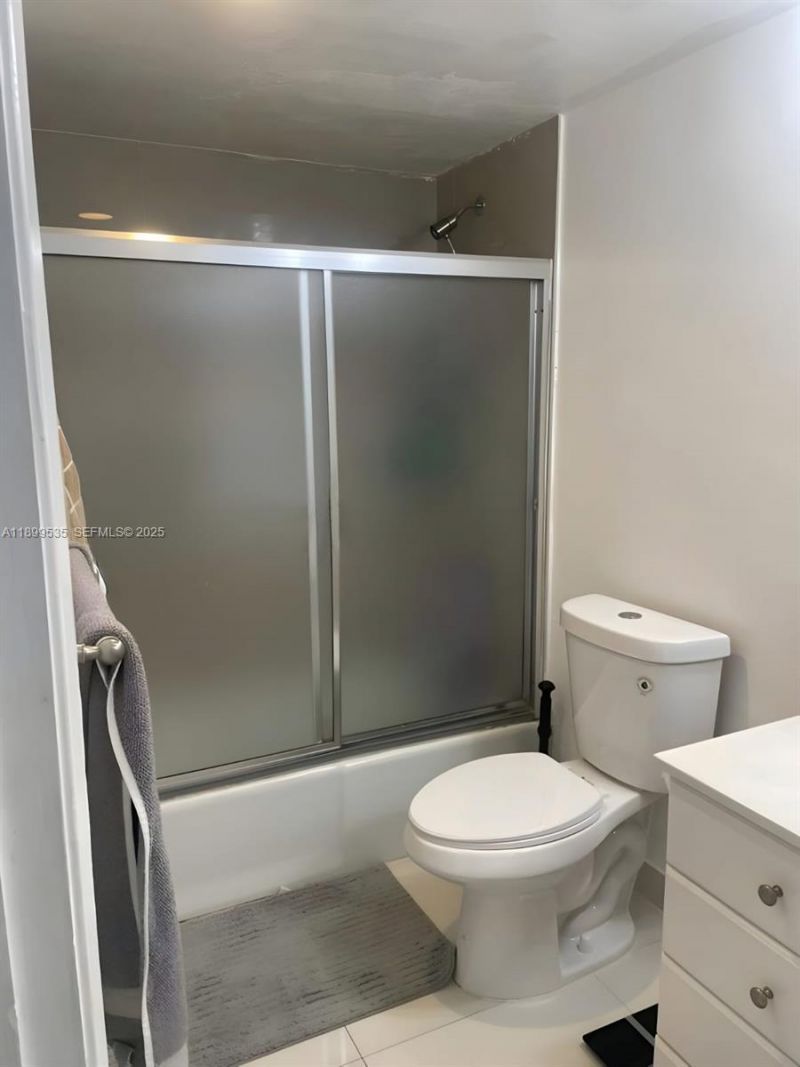 19390 Collins Ave, Unit 525, Sunny Isles Beach, FL 33160 Photo