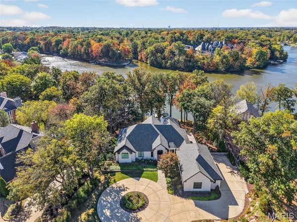 22 Holloway Drive, Lake St Louis, MO 63367