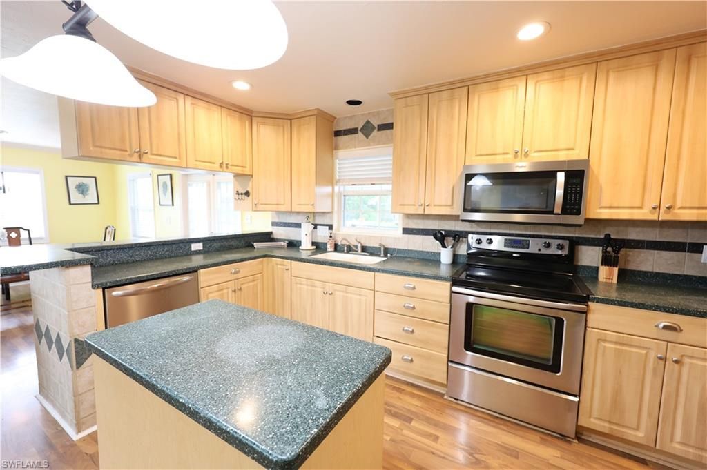 8642 Whispering Pines Dr, Saint James City, FL 33956 Photo