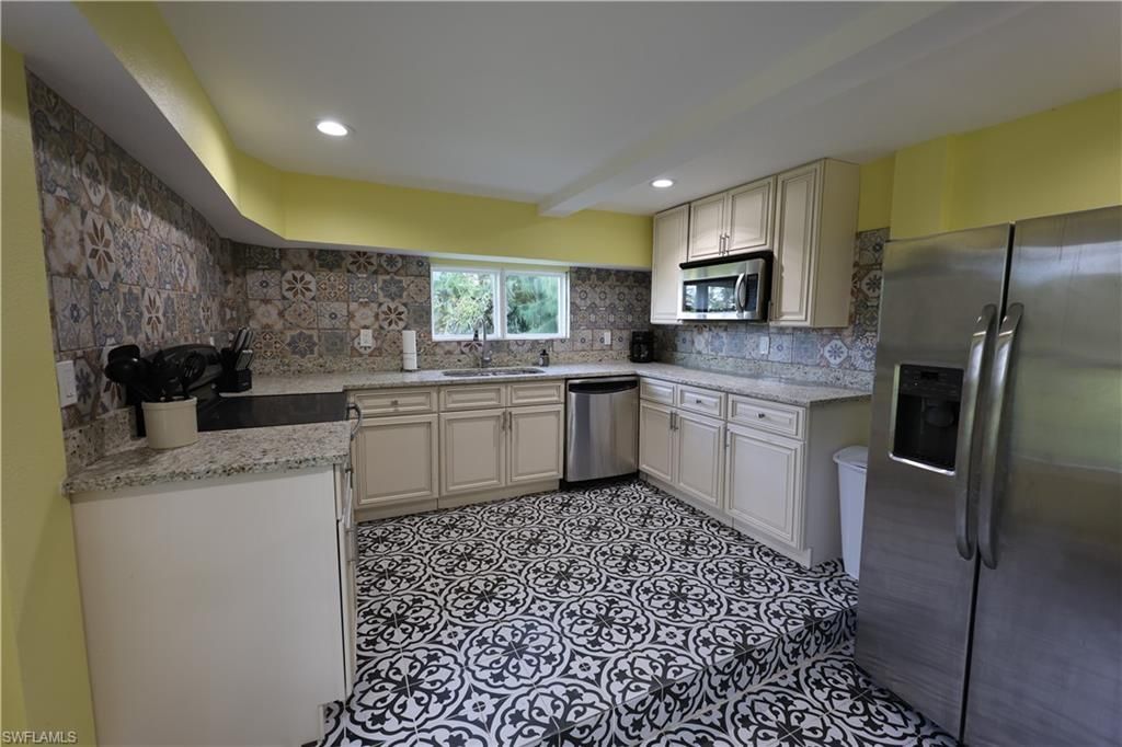 8642 Whispering Pines Dr, Saint James City, FL 33956 Photo