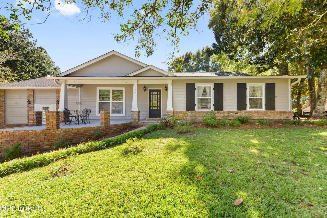 105 Reynolds Circle, Ocean Springs, MS 39564 Main Photo