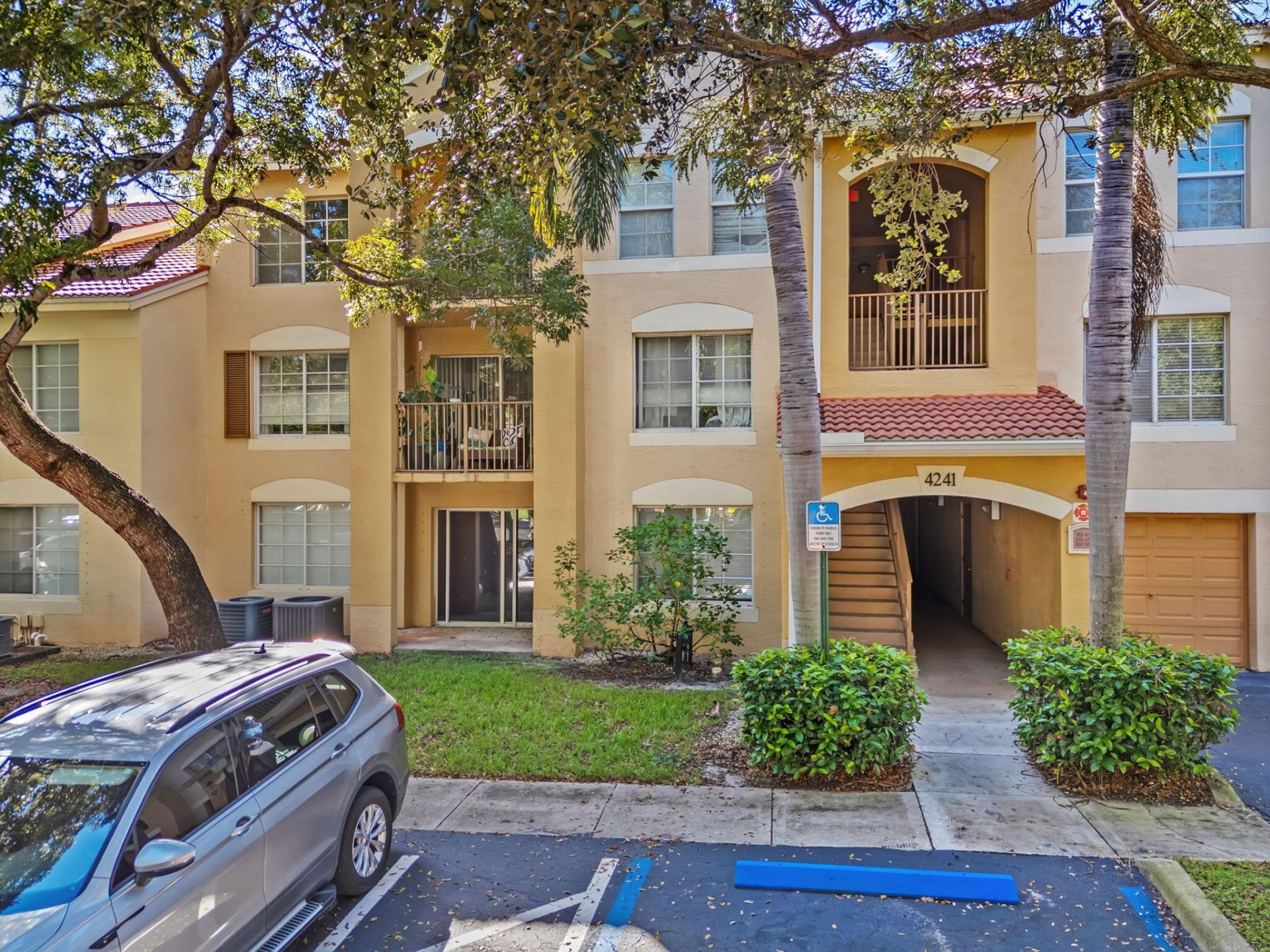 4241 San Marino Boulevard, Unit 103, West Palm Beach, FL 33409 Photo