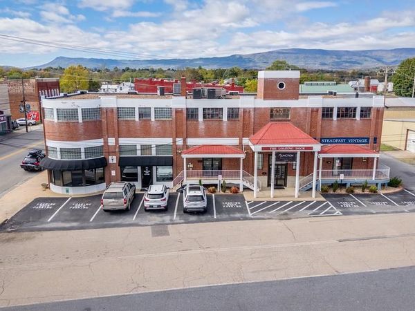 406 W WEST SPOTSWOOD TRAIL, ELKTON, VA 22827