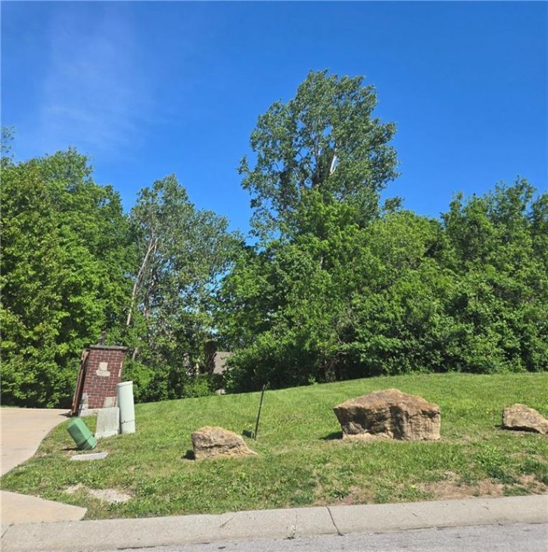 6909 N Quincy Avenue, Kansas City, MO 64119 Main Photo