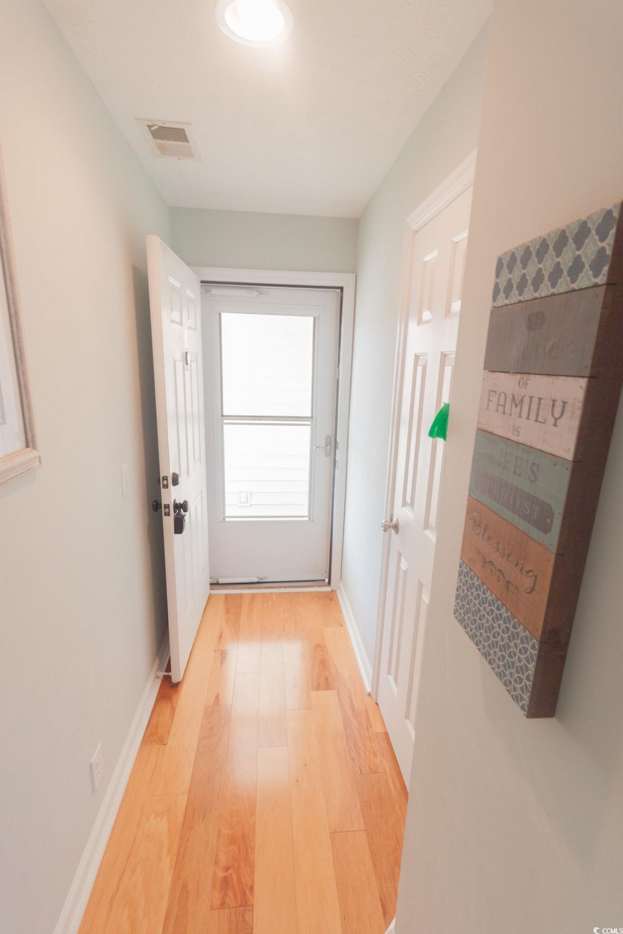 697 Tupelo Ln. Photo 4