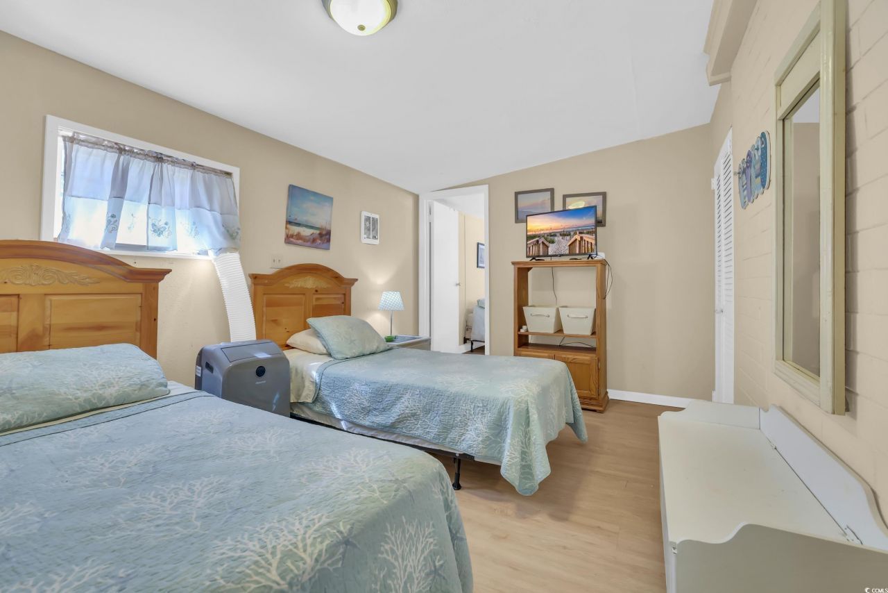 1902 Edge Dr. Photo 18