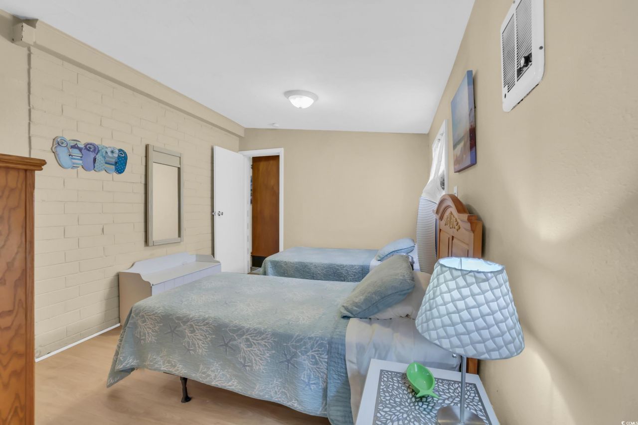 1902 Edge Dr. Photo 19