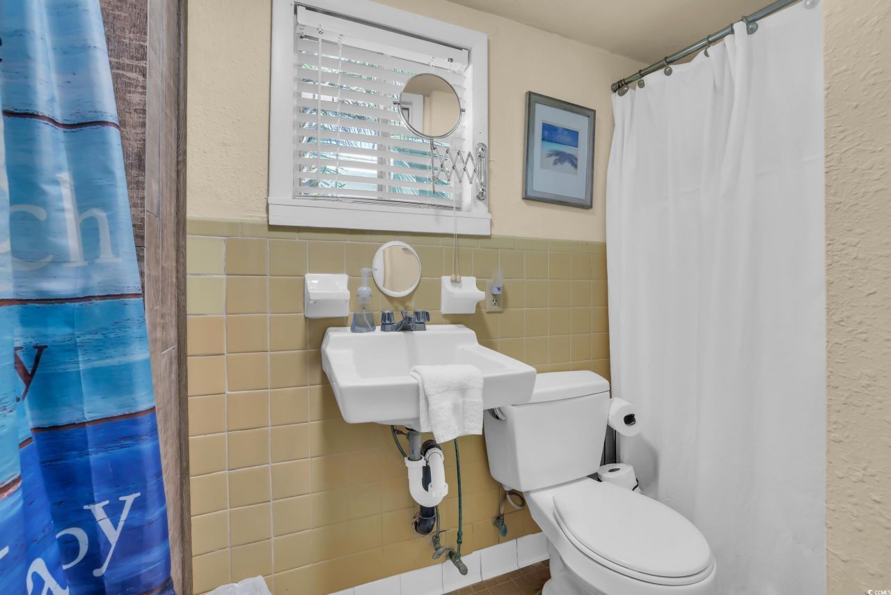 1902 Edge Dr. Photo 21