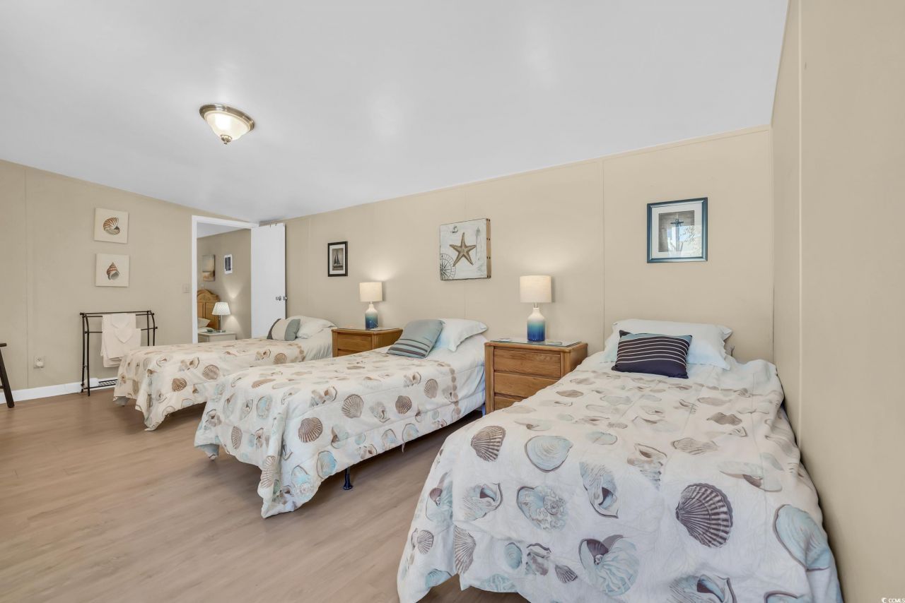 1902 Edge Dr. Photo 22