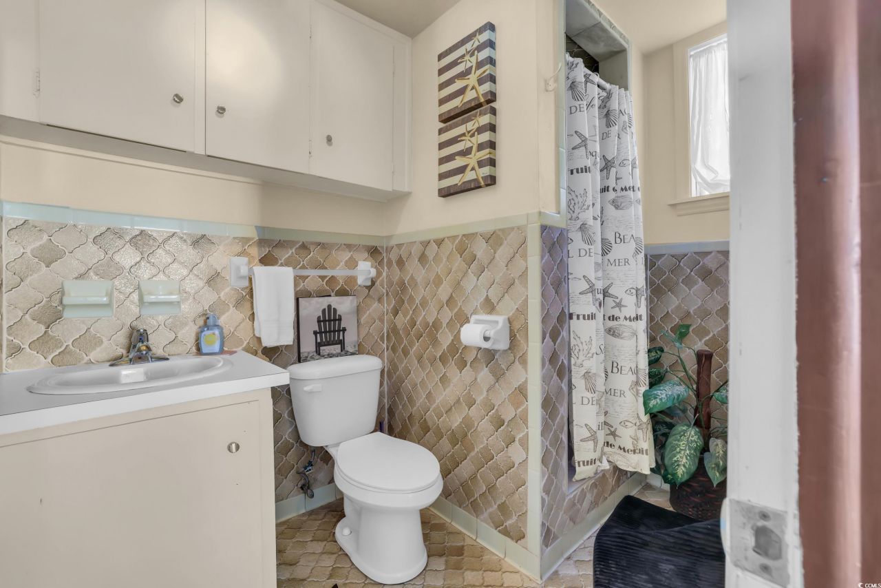 1902 Edge Dr. Photo 23