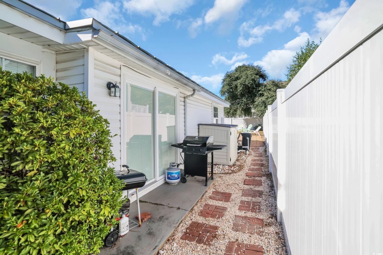 1902 Edge Dr. Photo 30