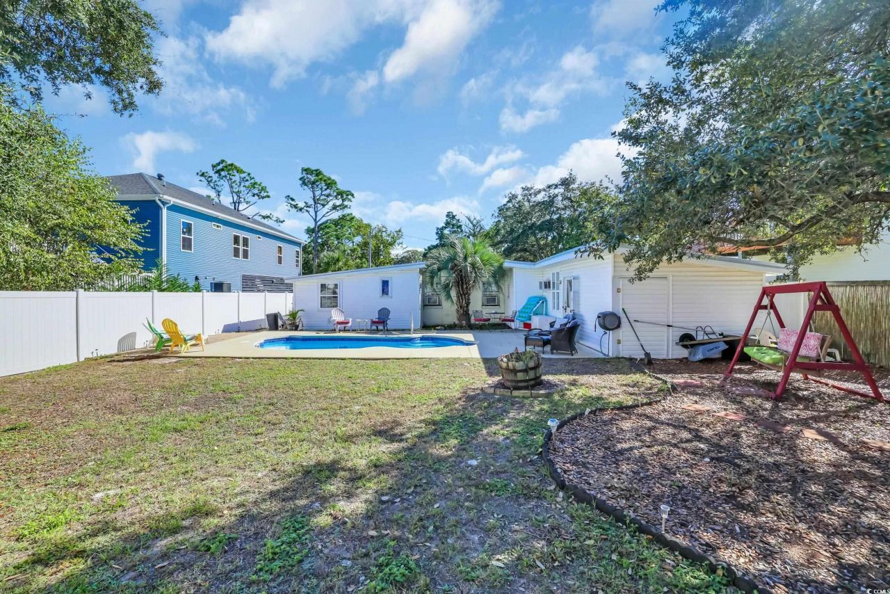 1902 Edge Dr. Photo 32