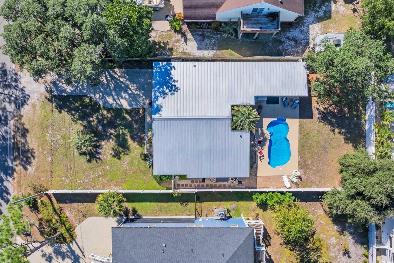 1902 Edge Dr. Photo 34