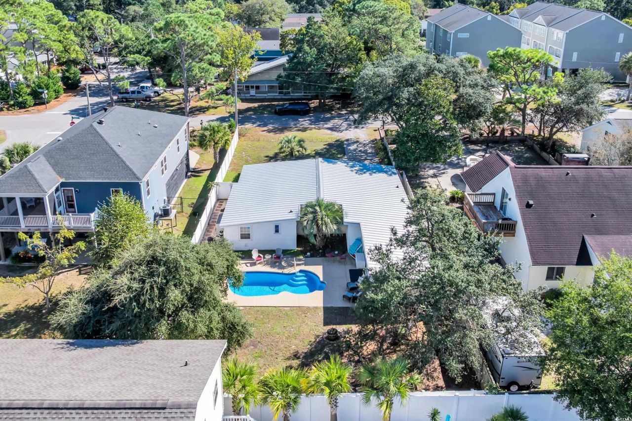 1902 Edge Dr. Photo 35