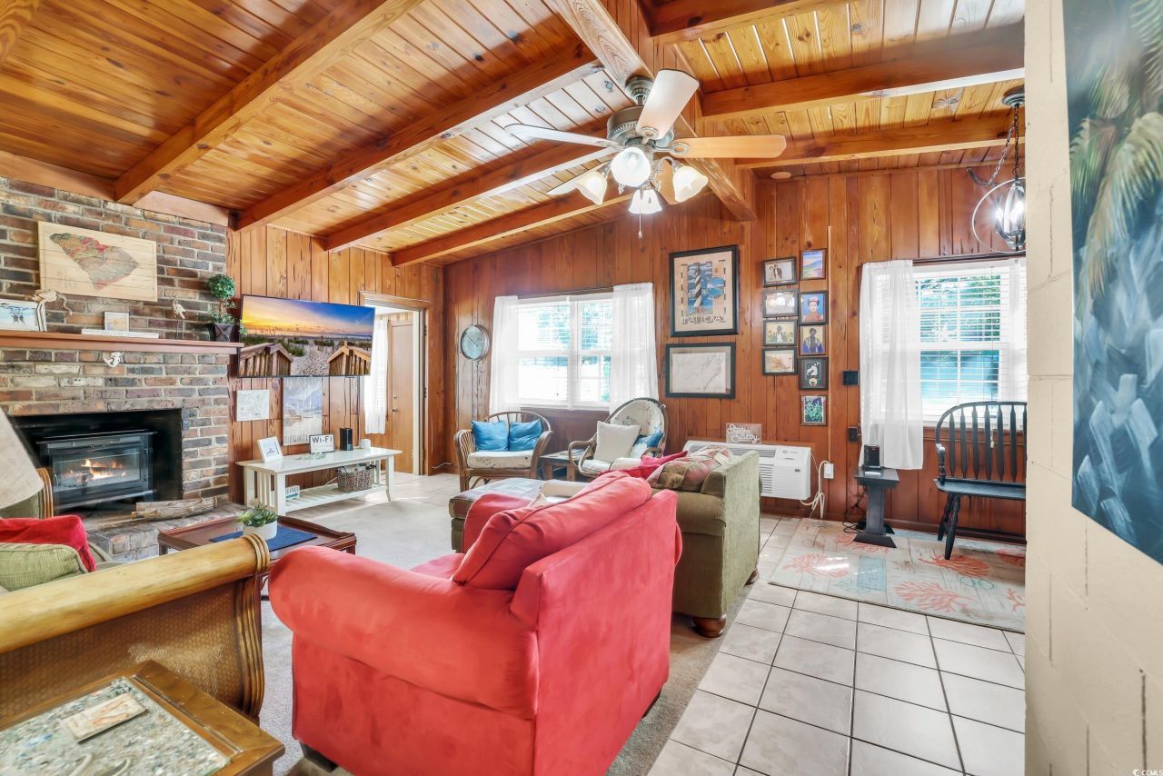 1902 Edge Dr. Photo 4