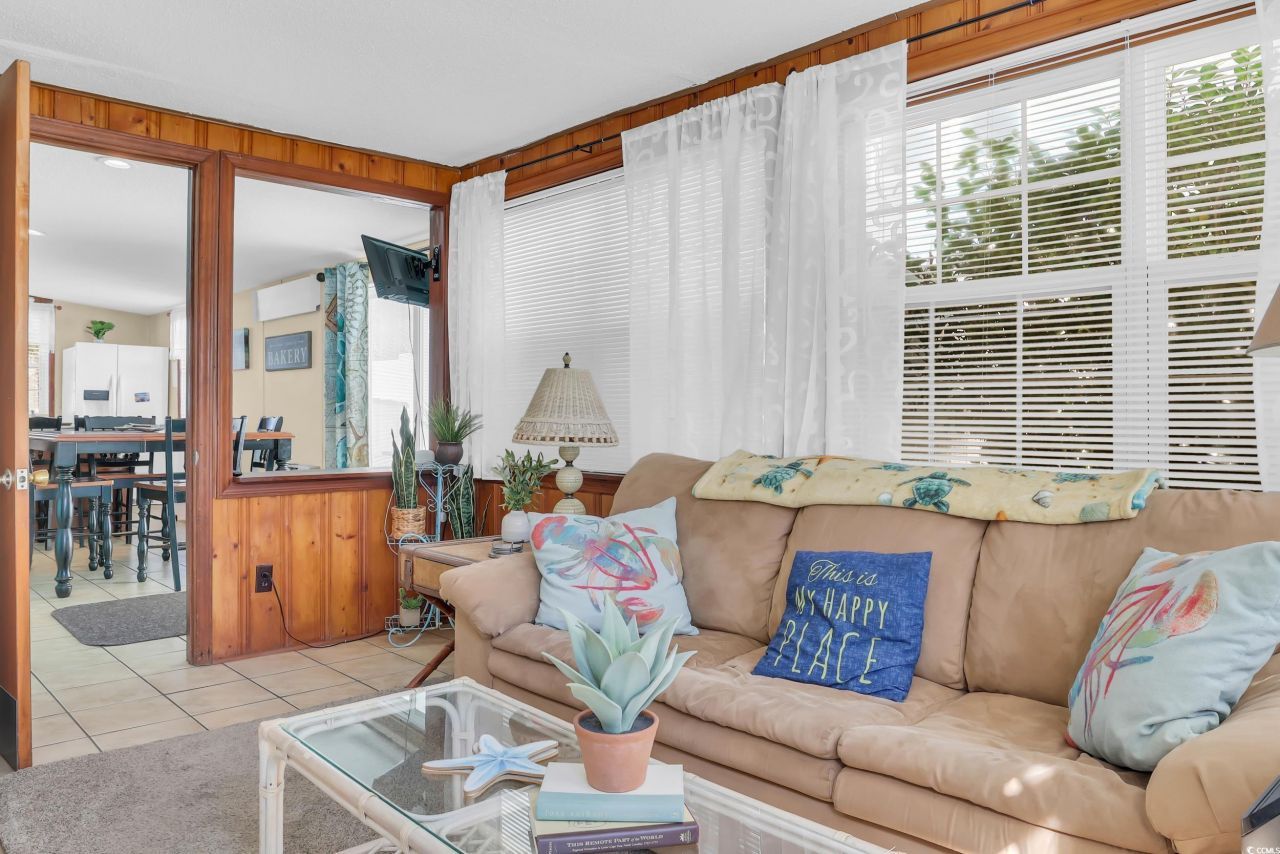 1902 Edge Dr. Photo 5