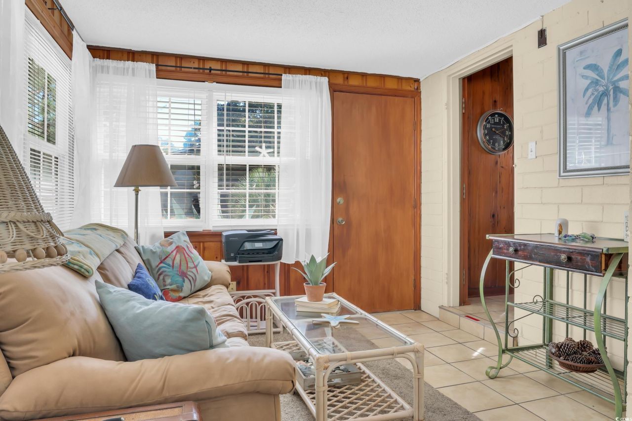 1902 Edge Dr. Photo 6