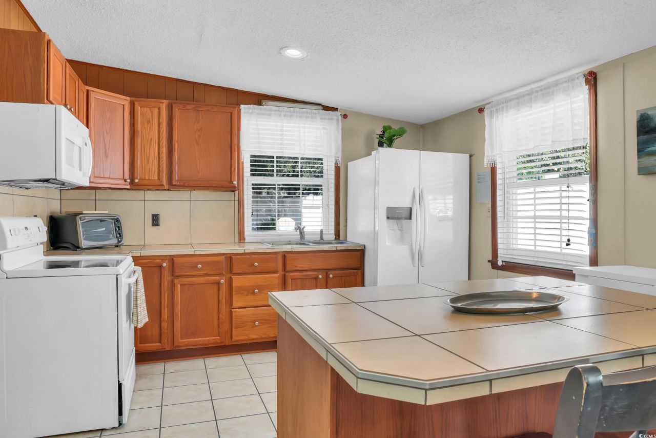 1902 Edge Dr. Photo 7